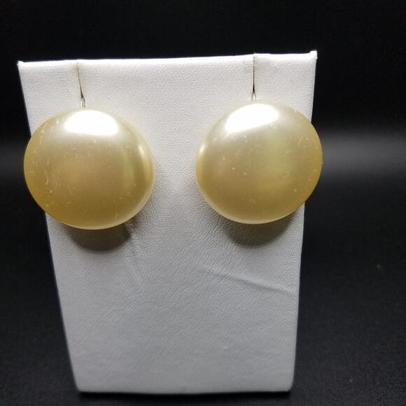 Vintage Marvella Pearled Button Clip Vintage Earrings, 1 Inch, 1950s - Picture 3 of 10